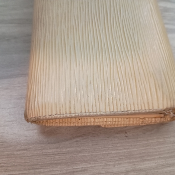 LOUIS VUITTON Yellow Epi Leather Bi Fold Long Wallet Purse Women's - Picture 7 of 14